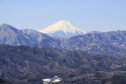 空気の澄んだ高尾山から見た富士山。