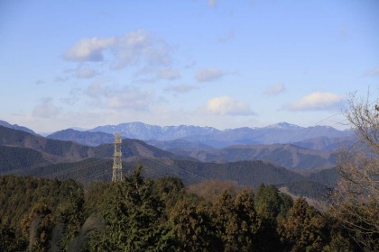 堂所山から見た大菩薩連嶺の遠景。