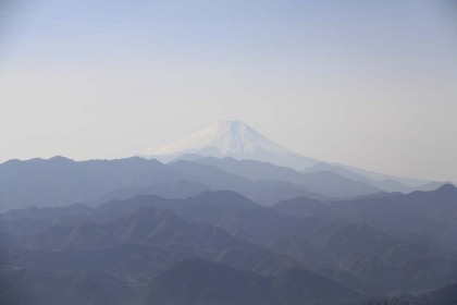 陣馬山から見た富士山。