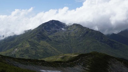 三俣蓮華岳から見た黒部五郎岳。カールを正面やや斜めから見られます。