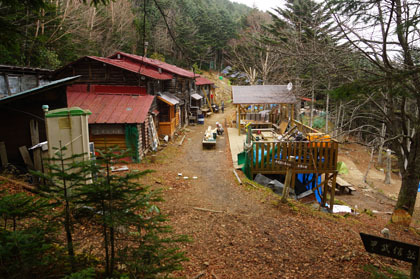 甲武信小屋。時間が早かったので、殆ど人はいませんでした。