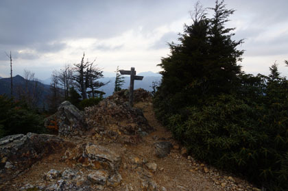 大山の岩のピーク。ここが一番、好展望でした。