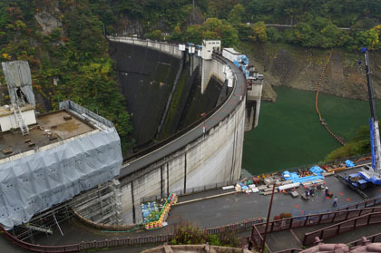 秩父湖。工事のためか、道が分かりづらくなっていました。