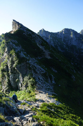 不帰キレット。ここから南に進むのには岩峰を一高一下します。