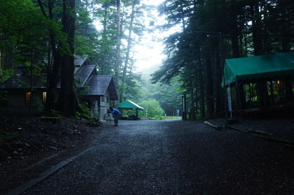 北沢峠。ここから駒津峰までの道は人気がない様でした。