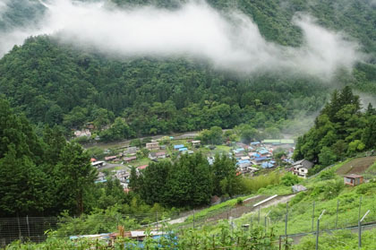 雲が流れる丹波の盆地。