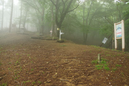 サヲラ峠。十字路です。