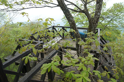 三頭山東峰の展望台。