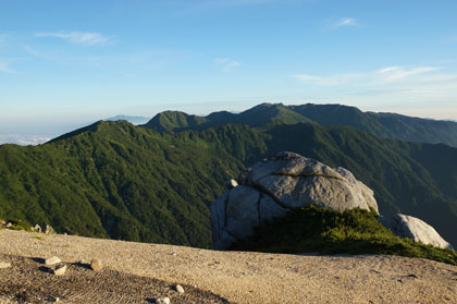 木曽駒ヶ岳に連なる連嶺。