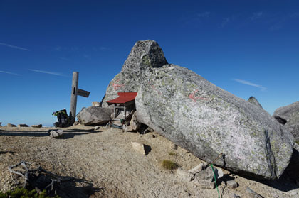 南駒ヶ岳の山頂。