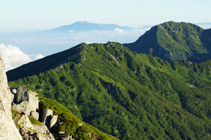 東川岳から檜尾岳の稜線。