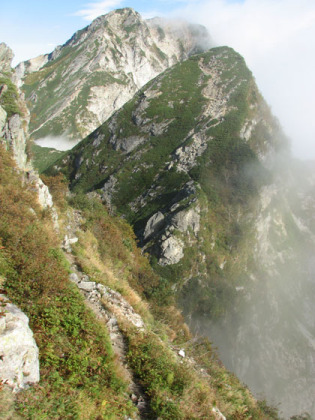 不帰一峰（手前）と天狗の頭（奥）。