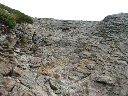 天狗の大下りの登り。岩場のクサリですが、見たほどの難所ではありません。