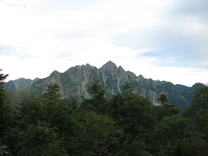 時折見える穂高の岩峰。