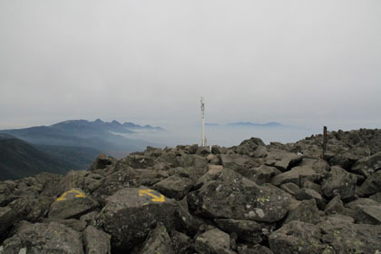 八ヶ岳を借景とした蓼科山の頂。