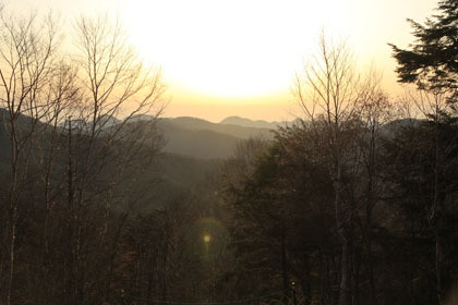 雲取山荘から見た朝日。