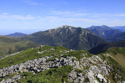 黒部五郎岳の山頂と薬師岳。