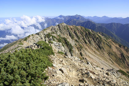 北薬師岳からは立山と剣岳、後立山連峰が見渡せます。