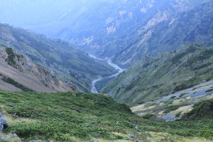 ザラ峠から見た常願寺川の渓谷。