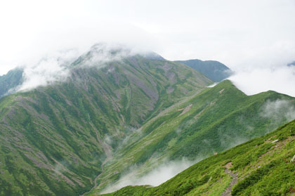 荒川小屋に下る途中、赤石岳は雲に隠れて見えませんでした。