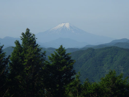 馬頭刈尾根から見えた富士山。