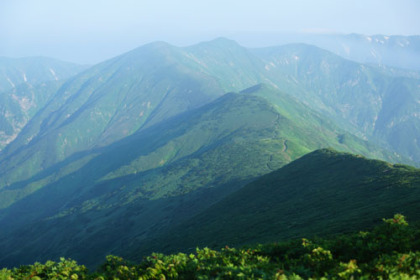 竜門山から見た北に延びる縦走路。