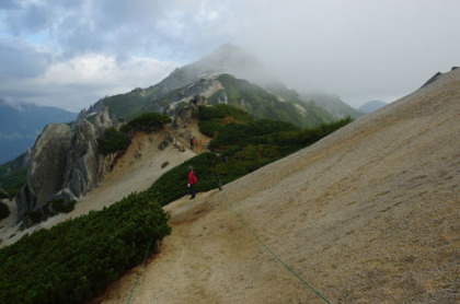 燕岳の登り道。