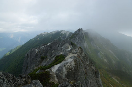 北燕岳の山頂の岩峰。