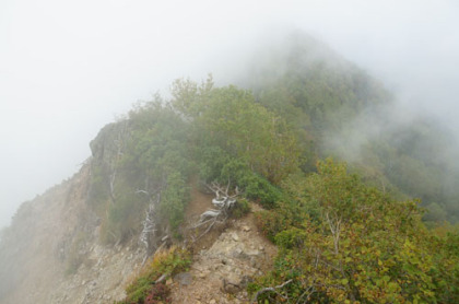 女峰山と帝釈山の間の岩稜。