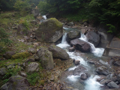 鬼怒川の最源流部の沢筋に沿って登って行く