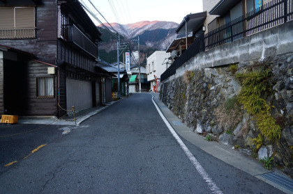 日原集落。積雪があると思っていたが、村の中に雪は見られなかった。