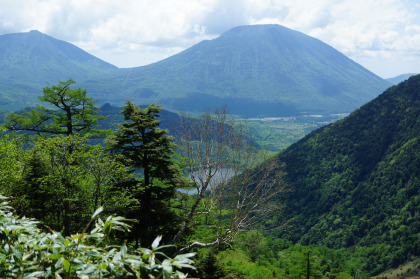 左手奥に男体山が見える。