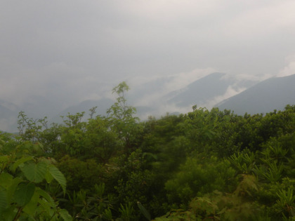 雲が那須連山の尾根を越えて来ていた。