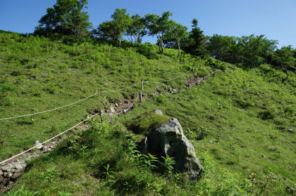 弥陀ヶ池分岐から座禅山の登る。