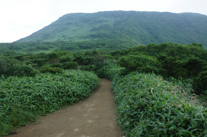 清水平から三本槍ヶ岳を目指します。