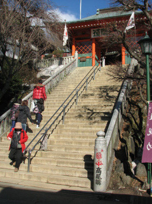 仁王門と階段