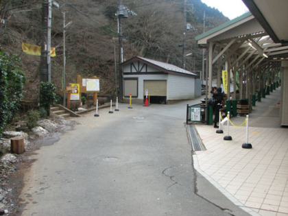 清滝駅と稲荷山遊歩道入口