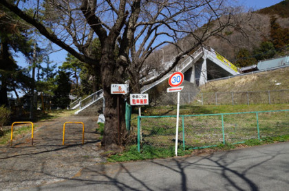 慈眼寺と与瀬神社の入口